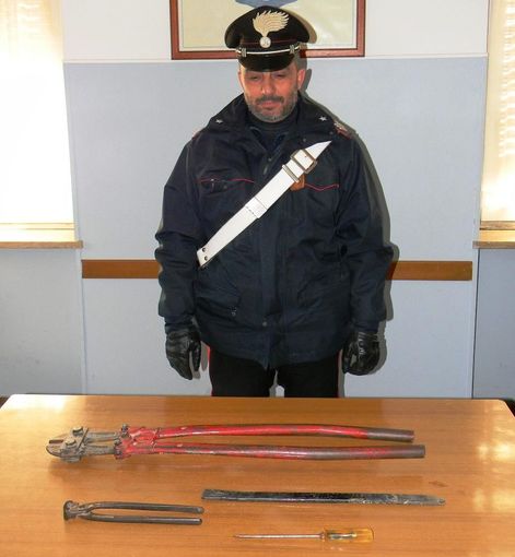 Scappa dopo aver abbandonato l’auto rubata. Italiano fermato a Saluzzo per ricettazione