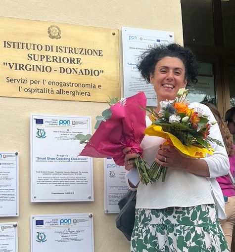 Ida Palmieri raggiante dopo il diploma conseguito a 44 anni Ida Palmieri raggiante dopo il diploma conseguito a 44 anni