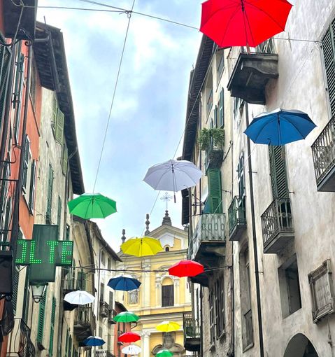 L'allestimento aereo in via Marenco L'allestimento aereo in via Marenco