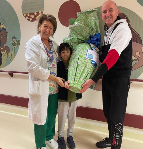 Vince uovo di Pasqua e lo dona alla pediatria di Mondovì: il cuore generoso del piccolo Karim Vince uovo di Pasqua e lo dona alla pediatria di Mondovì: il cuore generoso del piccolo Karim
