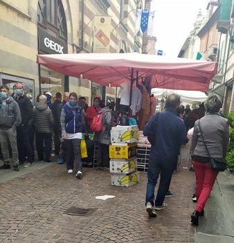 Momenti di tensione sabato mattina in via Vittorio Emanuele ad Alba