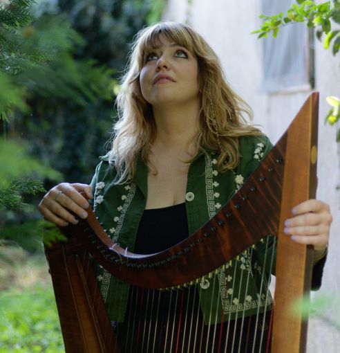 Al monasterop di San Biagio Mondovì risuonano le note dell'arpa di Cecilia