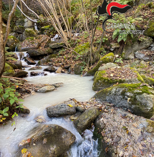 Sversavano i residui della lavorazione della pietra nei torrenti: nei guai tre ditte di Barge e Bagnolo Piemonte