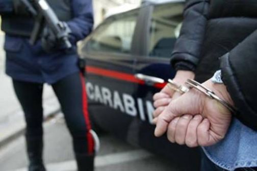 Savigliano: professore arrestato con l'accusa di rapporti sessuali con alunne minorenni