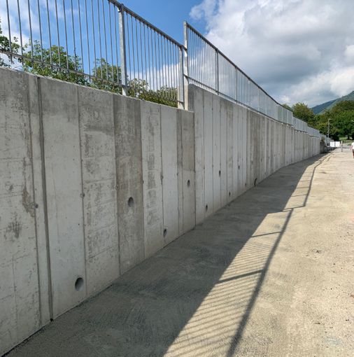 Roccasparvera: ripristinato il muro di sostegno degli accessi alla scuola a Piano Quinto