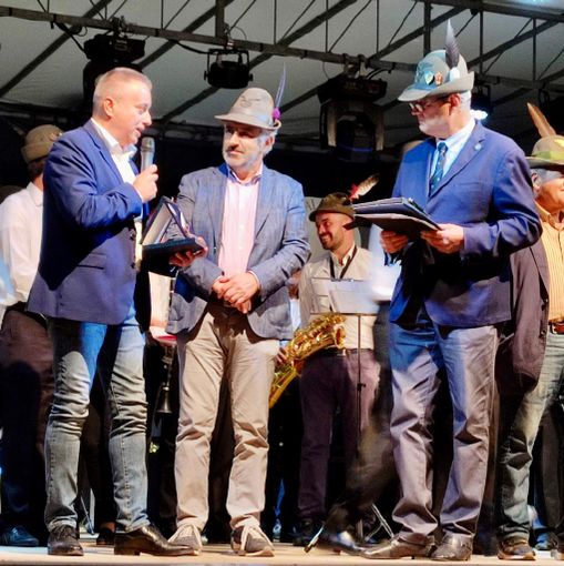 La sezione Ana di Ceva consegna tre “Penne d’argento”. Il presidente Pistone: “Riconoscenti per il sostegno agli Alpini”