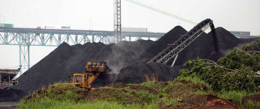 Il Movimento 5 Stelle presenta un’interrogazione parlamentare sulla pericolosità del pet-coke Il Movimento 5 Stelle presenta un’interrogazione parlamentare sulla pericolosità del pet-coke