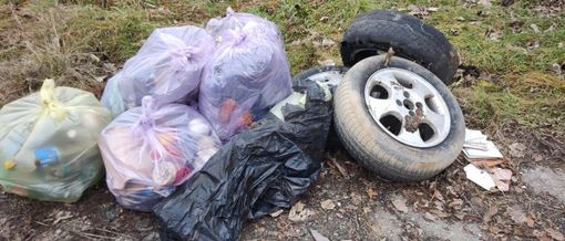 Pneumatici e caffettiere tra i rifiuti recuperati a Verduno: Legambiente di nuovo in azione all’ex Cascata Pneumatici e caffettiere tra i rifiuti recuperati a Verduno: Legambiente di nuovo in azione all’ex Cascata