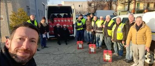Grinzane consegna i doni e le letterine di auguri agli anziani