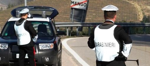 Fermato con 30 grammi di cocaina e oltre 3mila euro: arrestato pusher a Mango