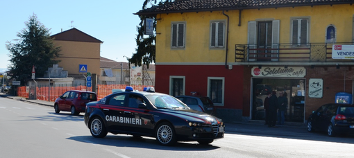 Picchia e minaccia il padre ultraottantente per estorcergli denaro: arrestata Picchia e minaccia il padre ultraottantente per estorcergli denaro: arrestata