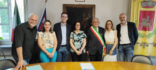 Il sindaco Marcellino Peretti con la giunta e i sindaci dei paesi limitrofi Il sindaco Marcellino Peretti con la giunta e i sindaci dei paesi limitrofi