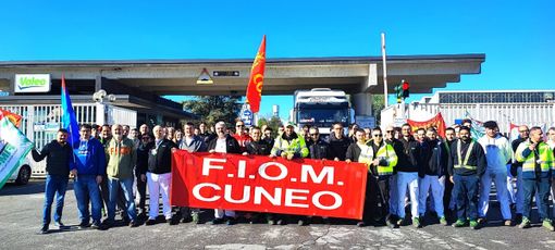 Il presidio tenuto oggi alla Valeo di Mondovì Il presidio tenuto oggi alla Valeo di Mondovì