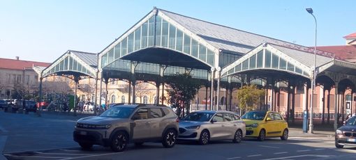 L'ala di ferro in piazza Cavour