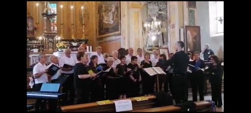 La corale "Due Torri - Monica Tarditi" di San Michele Mondovì da Ponzone alle pendici dell'Etna