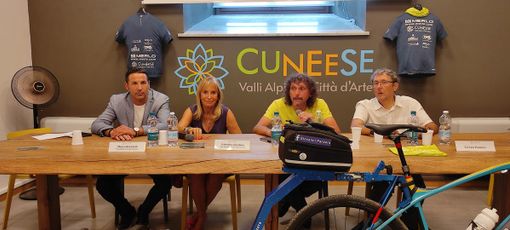 Presentata la nuova avventura di Giovanni Panzera "Pedalando tra le aquile - Summer edition" [VIDEO]