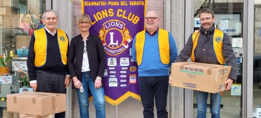 Savigliano , la consegna degli occhiali usati da parte del Lions club Scarnafigi Piana del Varaita Savigliano , la consegna degli occhiali usati da parte del Lions club Scarnafigi Piana del Varaita