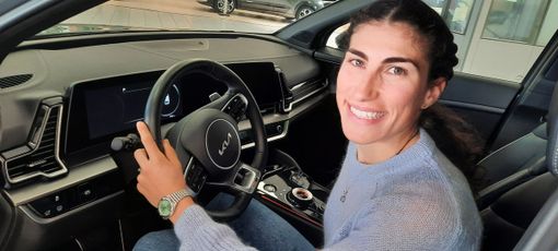 Elisa Balsamo al volante del Nuovo Kia Sportage