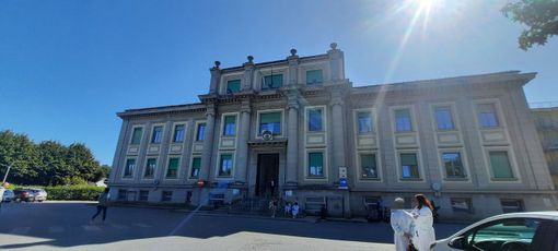 Il Carle, al posto del quale dovrebbe sorgere la nuova struttura unica della città di Cuneo