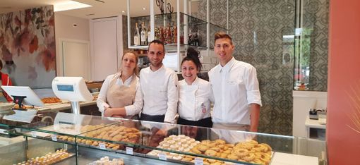 I titolari Corinne e Stefano in mezzo a Simona e Stefano I titolari Corinne e Stefano in mezzo a Simona e Stefano