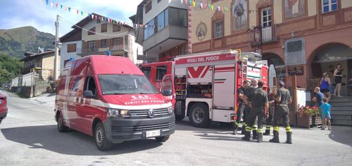 San Michele di Prazzo, auto esce di strada con due ragazze a bordo: una è grave