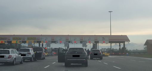 Castelletto Stura, lunghe code all'uscita dell'A33: chiusi tutti i caselli per carte e contanti! Castelletto Stura, lunghe code all'uscita dell'A33: chiusi tutti i caselli per carte e contanti!