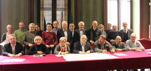 Amministratori riuniti ieri ad Alba per la firma del documento