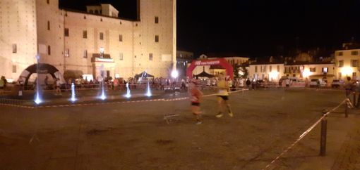 Un successo la 5° edizione di Run Around, staffetta a coppie intorno al castello (gallery)