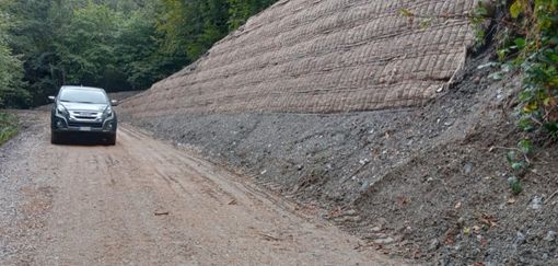 I lavori di consolidamento della strada comunale per la frazione Sant'Anna I lavori di consolidamento della strada comunale per la frazione Sant'Anna