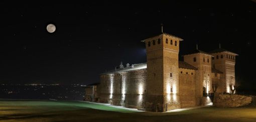 Torna a Cherasco a fine maggio la due giorni “Nel giardino del Castello” Torna a Cherasco a fine maggio la due giorni “Nel giardino del Castello”