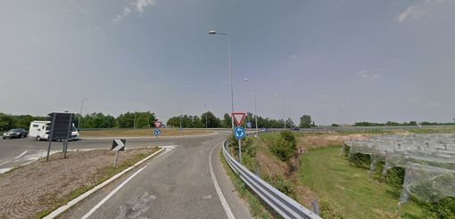 Uno dei tratti dismessi ad Anas e il consigliere regionale Paolo Demarchi