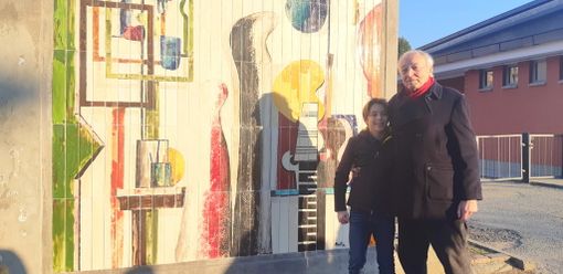 Aimone e Piero Bolla davanti ad uno dei pannelli restaurati