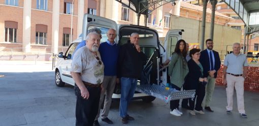 Saluzzo, l'inaugurazione della nuova pedana del Fiat Doblò comunale per il trasporto di persone disabili Saluzzo, l'inaugurazione della nuova pedana del Fiat Doblò comunale per il trasporto di persone disabili