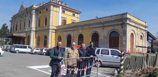 Saluzzo, apertura del nuovo parcheggio alla stazione: da sinistra Aldo Terrigno, Flavio Tallone, Clemente Galleano, Mauro Calderoni