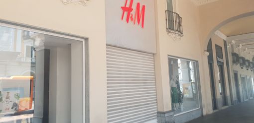 H&amp;M chiude alcuni punti vendita: salvo - per ora - quello di Cuneo