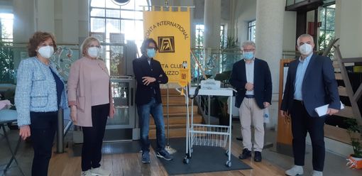 Saluzzo, consegna del sollevatore da parte di Zonta Saluzzo al Tapparelli Saluzzo, consegna del sollevatore da parte di Zonta Saluzzo al Tapparelli