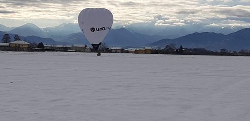 Vola in mongolfiera da Busca, al cospetto del Monviso Vola in mongolfiera da Busca, al cospetto del Monviso