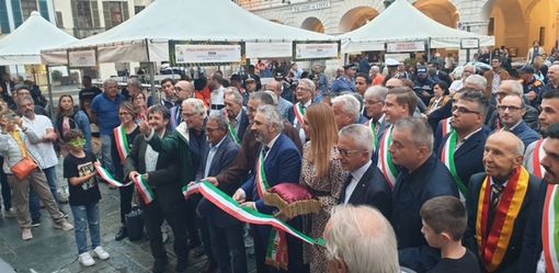 Ceva vince anche la pioggia e taglia il nastro della 62esima edizione della Mostra nazionale del Fungo