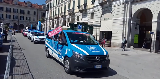 Giro d'Italia: la Carovana Rosa nel centro di Cuneo (VIDEO)