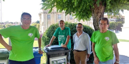 Alcuni ecovolontari in compagnia del vicesindaco di Vicoforte, Umberto Bonelli Alcuni ecovolontari in compagnia del vicesindaco di Vicoforte, Umberto Bonelli