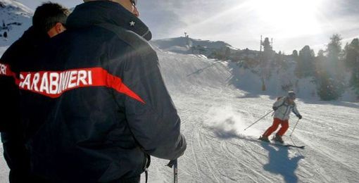 Controlli dei carabinieri sulle piste di Limone Piemonte: 200 persone identificate, scoperti lavoratori in nero Controlli dei carabinieri sulle piste di Limone Piemonte: 200 persone identificate, scoperti lavoratori in nero