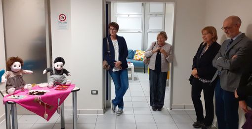 Inaugura ad Alba “l’angolo di Arianna”, uno spazio dedicato ai caregiver di persone affette da disturbi neuro-cognitivi Inaugura ad Alba “l’angolo di Arianna”, uno spazio dedicato ai caregiver di persone affette da disturbi neuro-cognitivi