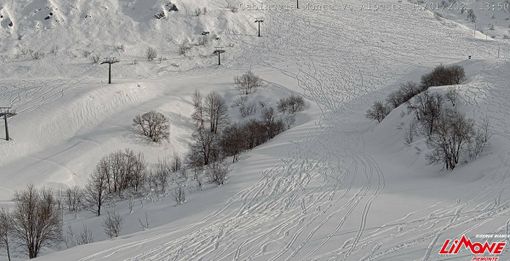 Sci, stop agli impianti fino al 15 febbraio: "Chiusi dal 10 marzo 2020 e per ora non riapriamo. Quale azienda potrebbe sopravvivere?" Sci, stop agli impianti fino al 15 febbraio: "Chiusi dal 10 marzo 2020 e per ora non riapriamo. Quale azienda potrebbe sopravvivere?"