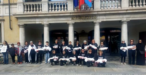 La rete delle "Donne in cammino per la pace" scende nelle piazze il 25 giugno: a Mondovì la manifestazione davanti al municipio La rete delle "Donne in cammino per la pace" scende nelle piazze il 25 giugno: a Mondovì la manifestazione davanti al municipio