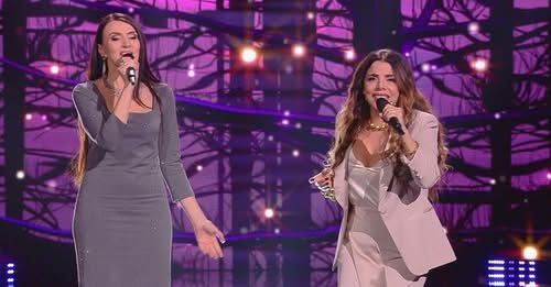 Gabriella Bonino nella sua esibizione con Mietta Gabriella Bonino nella sua esibizione con Mietta