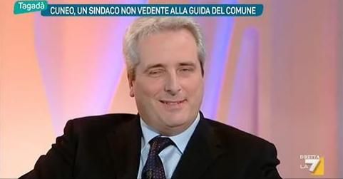 Borgna ospite della Panella su La7 racconta la sua vita di sindaco non vedente