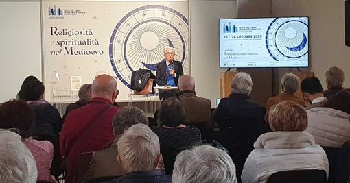 Il professor Aldo Intagliata durante la presentazione del libro su Sant'Agostino