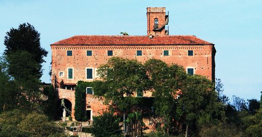 Il castello di Monteu Roero Il castello di Monteu Roero