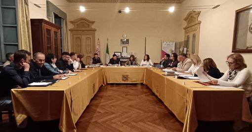 Una seduta del Consiglio Comunale di Marene con il sindaco Alberto Deninotti Una seduta del Consiglio Comunale di Marene con il sindaco Alberto Deninotti