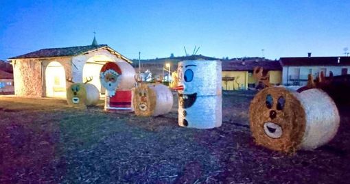 A Farigliano spuntano Babbo Natale con le renne e Olaf